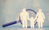 description-of-image-used-in-child-contact-piece-family-unde-magnifying-glass-fotolia-jenny-sturm