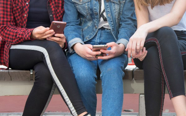 teenagers on mobile phones