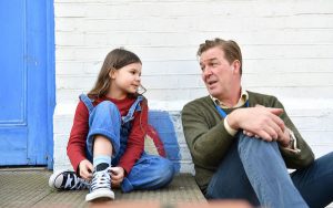Image of girl talking to male social worker (credit: Centre of Expertise on Child Sexual Abuse)