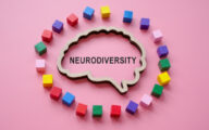 The outline of the brain with the inscription neurodiversity is surrounded by colored cubes.